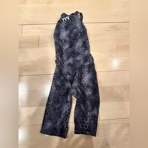 TYR women’s akurra thresher tech suit size 28